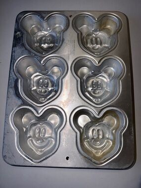 1995 Wilton Disney Mickey Mouse Mini Cake Pan featuring six molds.